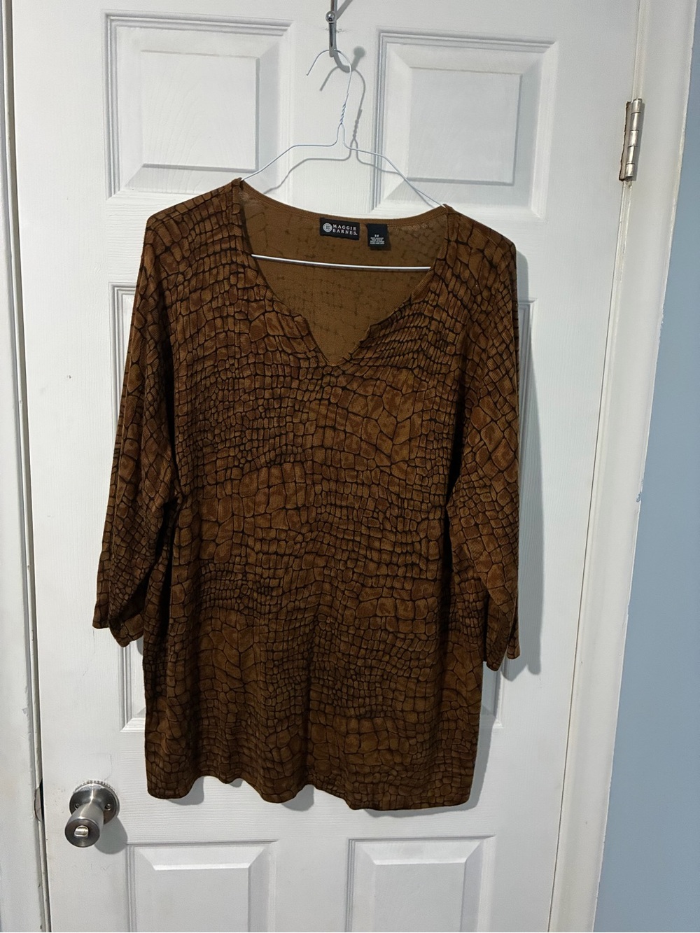 Maggie Barnes Brown Croc-Print V-Neck Tunic Sweater